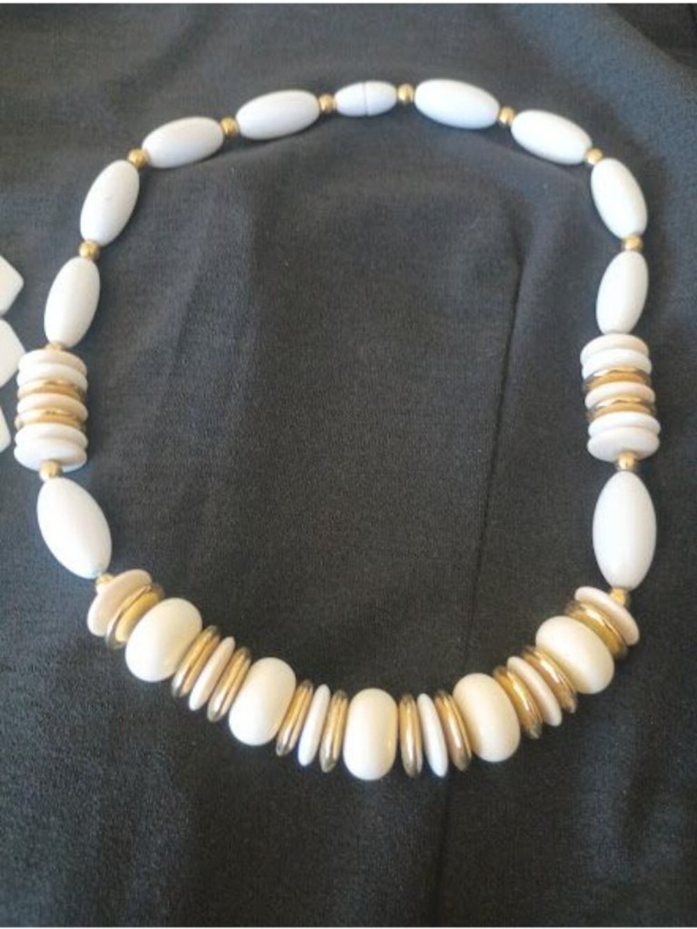 2 Vintage White & Gold Beaded Collar Necklaces Glass Hexagonal & Rresin Oval - Picture 9 of 14